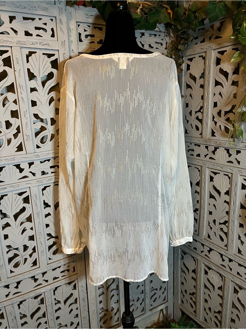 CJ BANKS SHIMMERY SHEER CREAM BASE WITH GOLD ZIGZAG PATTERN PLUS SIZE TOP - Picture 6 of 8